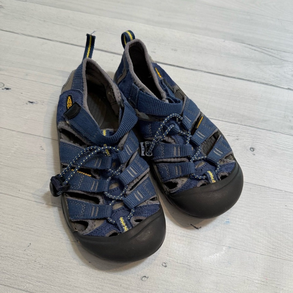 Keen kids Newport hiking shoes sandals blue big kids size 2